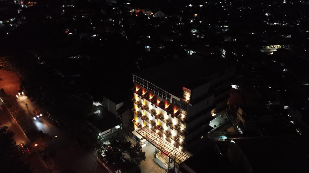 Front One Hotel Pasir Koja Бандунг Екстер'єр фото
