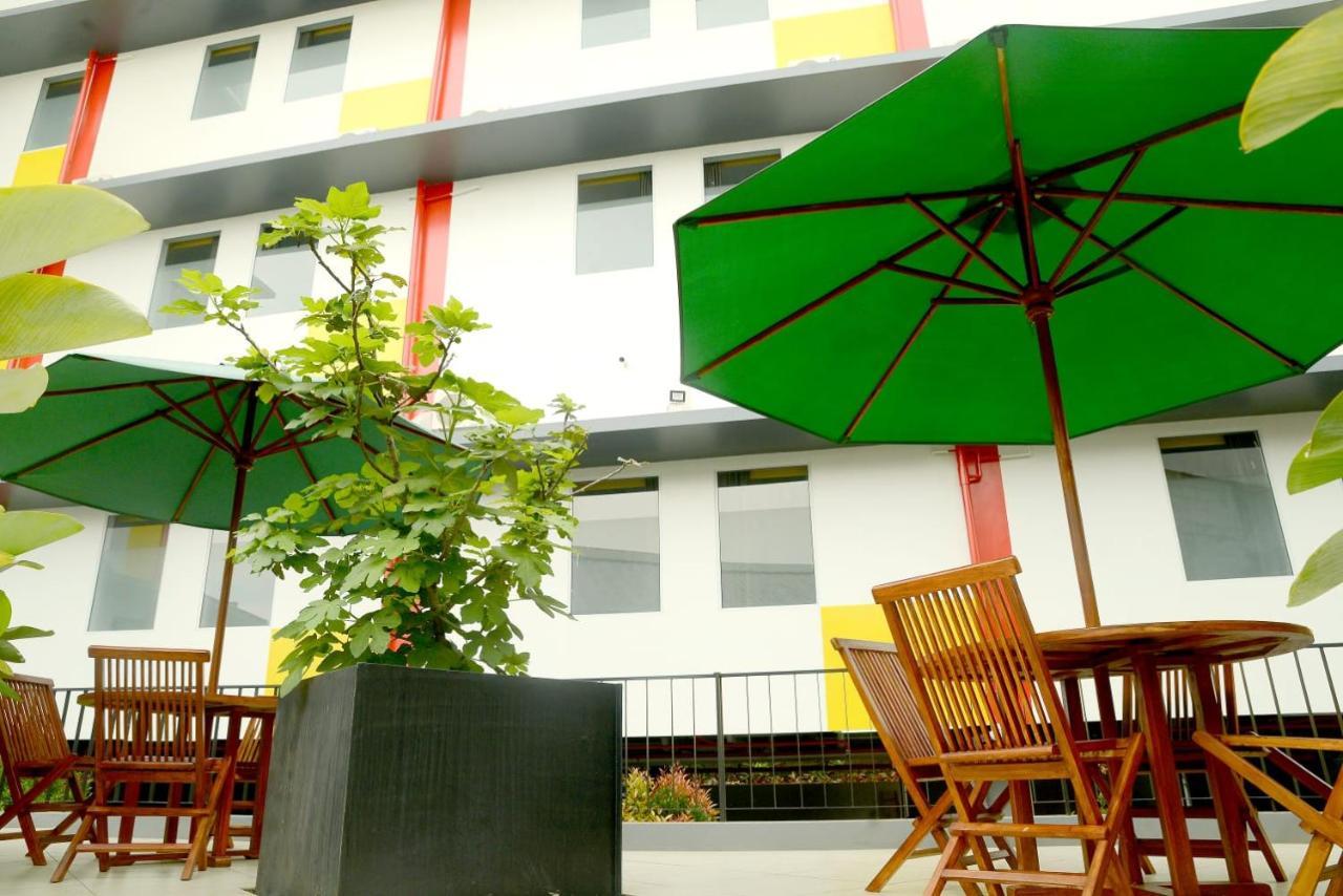 Front One Hotel Pasir Koja Бандунг Екстер'єр фото