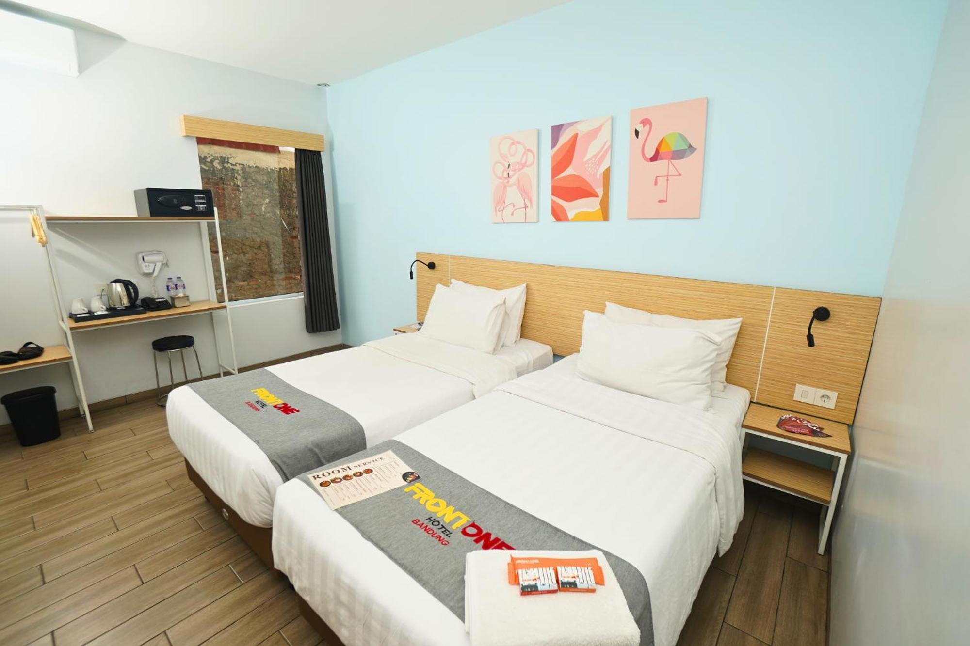 Front One Hotel Pasir Koja Бандунг Екстер'єр фото