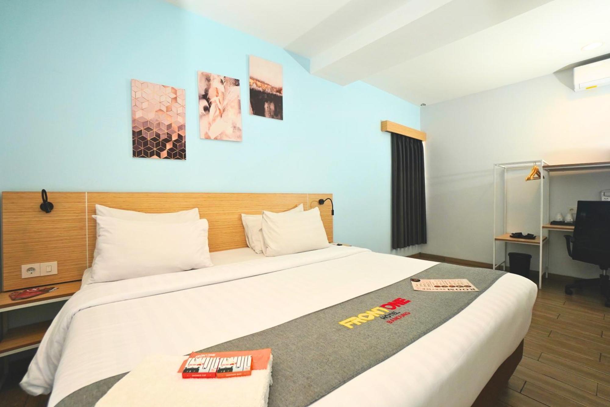 Front One Hotel Pasir Koja Бандунг Екстер'єр фото