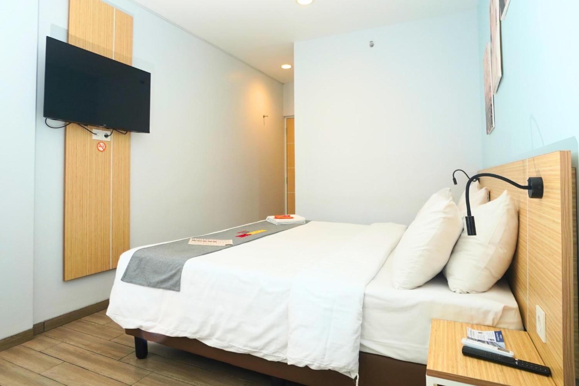 Front One Hotel Pasir Koja Бандунг Екстер'єр фото