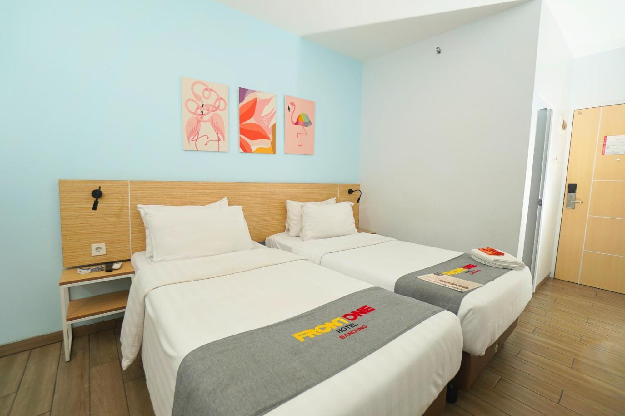 Front One Hotel Pasir Koja Бандунг Екстер'єр фото